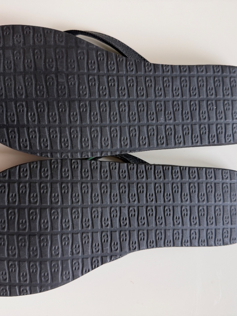 Sanuk Yoga Joy flip flop, black, women's size 9 - Picture 4 of 4